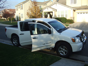 Nissan Titan SE Crew Cab 4X4 Blazzard - Side View