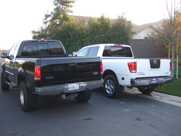 Nissan Titan SE Crew Cab 4X4 Blazzard - Compared to my F150 fron the rear