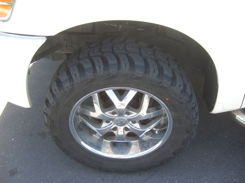 Nissan Titan 2" Leveling Kit: Stock Strut