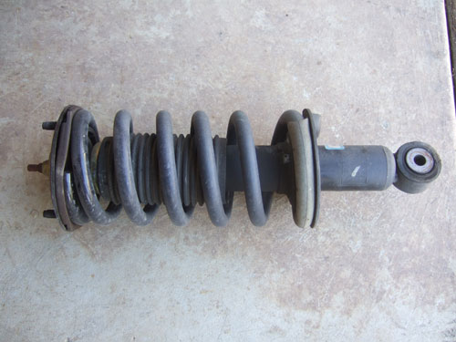 Nissan Titan 2" Leveling Kit: Stock Strut